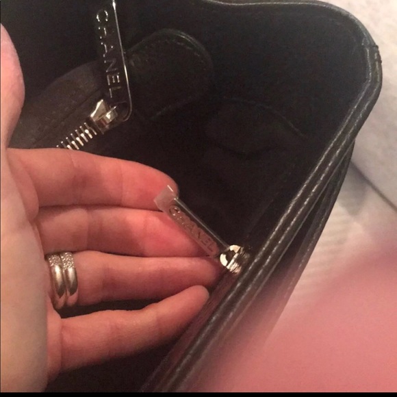 (SOLD) Chanel Executive Cerf Tote - Picture 4 of 7